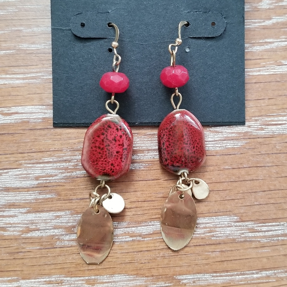 🎉 5 for $25: Red and gold dangle earrings